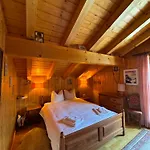Chalet Famicha By Jolidi